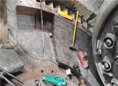 HRM磨盘衬板安装